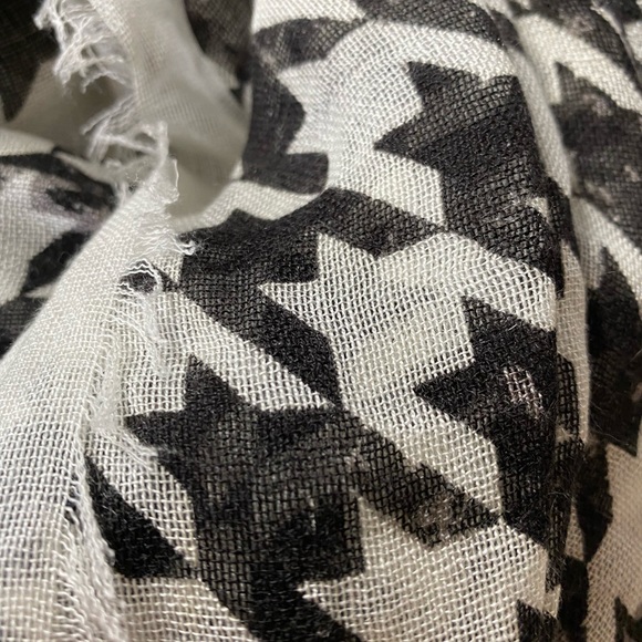 Banana Republic houndstooth scarf black/white - Picture 6 of 6